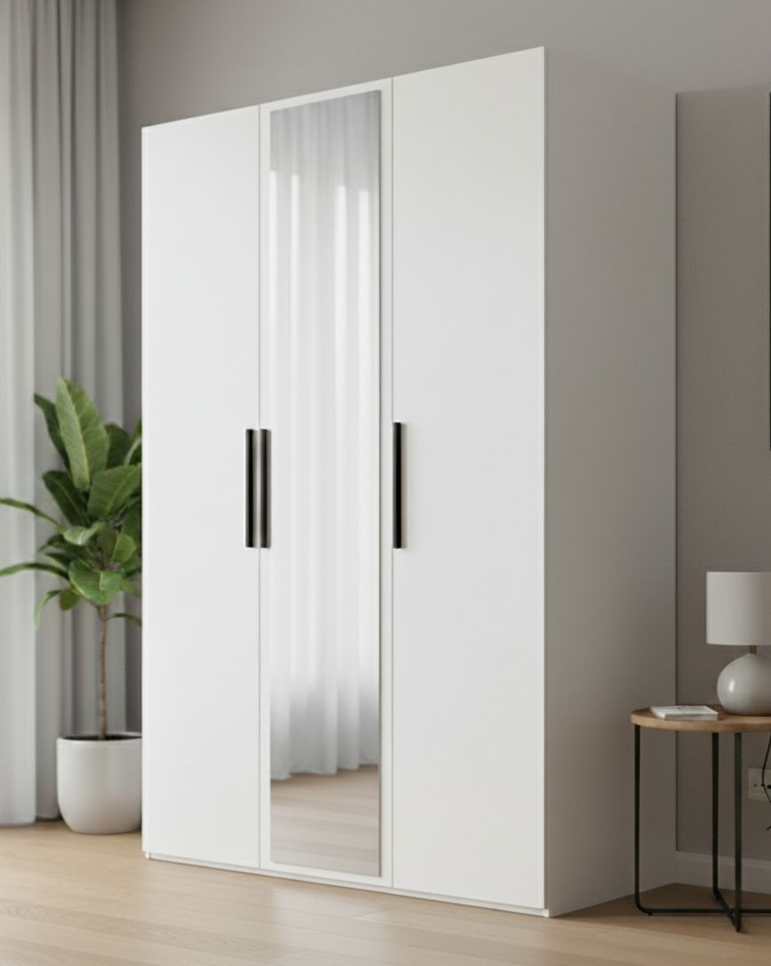 Шкафы белые трехдверные с зеркалом